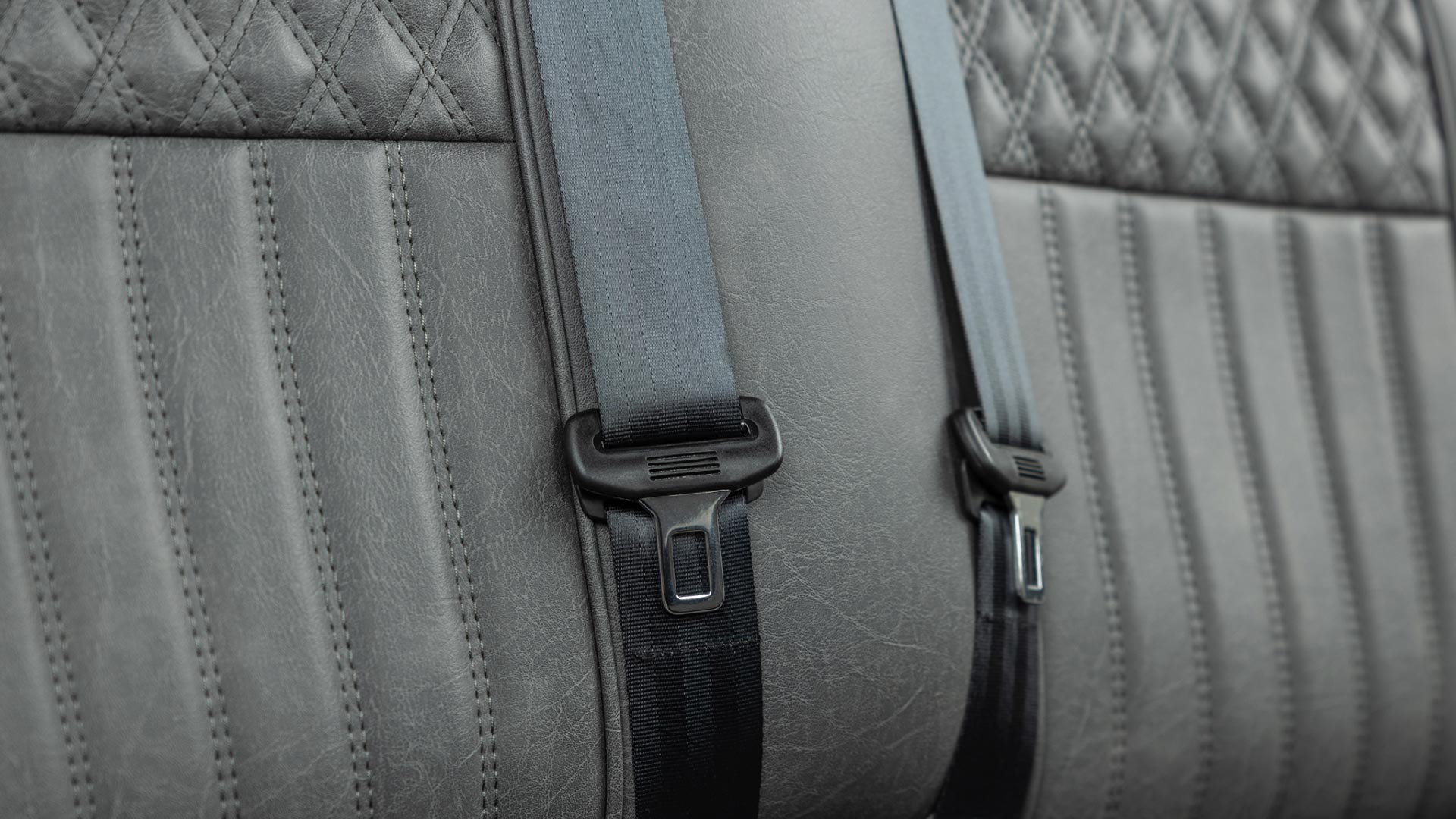 Four Wheel Hydraulic Disc Brakes and Three Point Belts